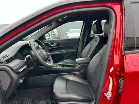Used 2025 Jeep Compass Trailhawk AWD/4WD image 26
