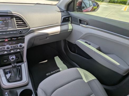 Used 2020 Hyundai Elantra SEL FWD image 15