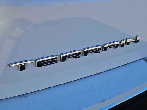 Used 2022 GMC Terrain SLT image 13