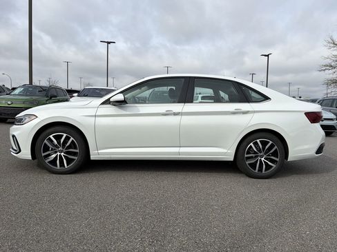 New 2026 Volkswagen Jetta SE FWD image 2