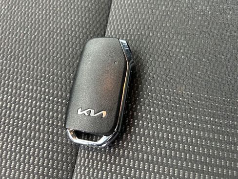 Used 2023 Kia Niro EX image 33