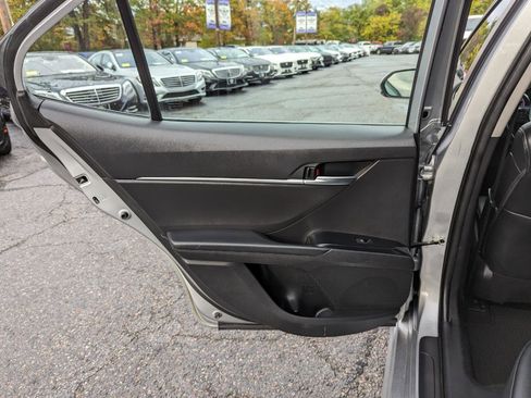 Used 2020 Toyota Camry SE w/ Cold Weather Package image 34