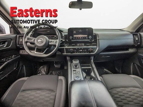 Used 2022 Nissan Pathfinder SV AWD/4WD image 21