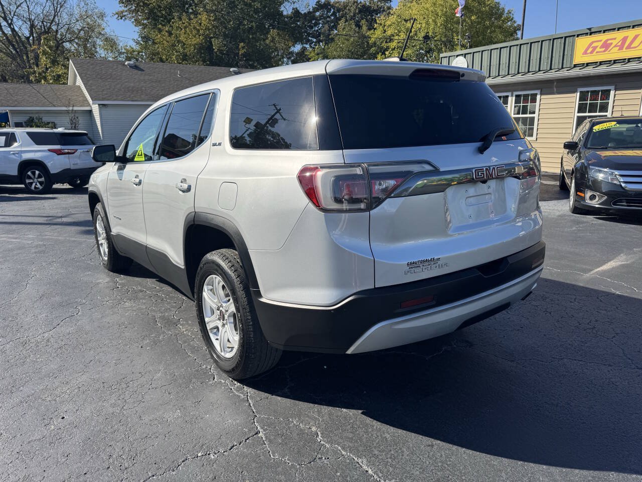 Used 2019 GMC Acadia SLE w/ LPO, Black Accent Package FWD image 4