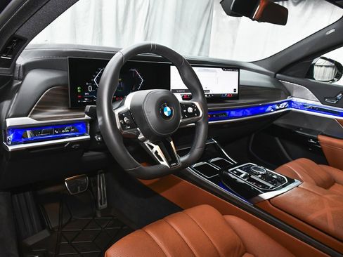 Used 2025 BMW 760i xDrive image 24