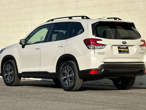 Used 2022 Subaru Forester Premium image 6