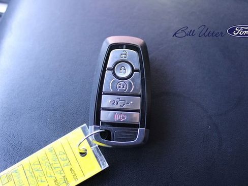 Certified 2022 Ford F250 Platinum w/ FX4 Off-Road Package image 11