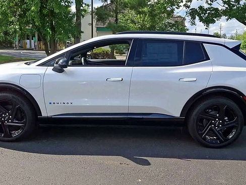 New 2025 Chevrolet Equinox EV RS image 5