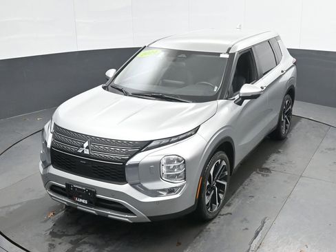 Used 2024 Mitsubishi Outlander SE AWD/4WD image 39