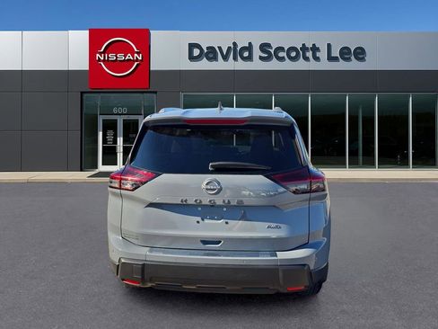 Used 2026 Nissan Rogue SV w/ SV Premium Package image 7