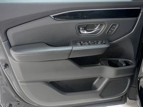 Used 2025 Honda Pilot EX-L image 18