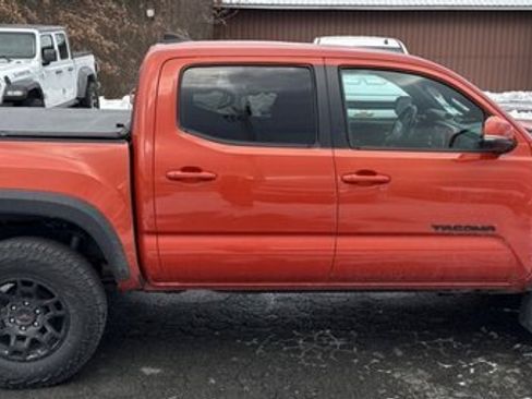 Used 2017 Toyota Tacoma SR5 image 4