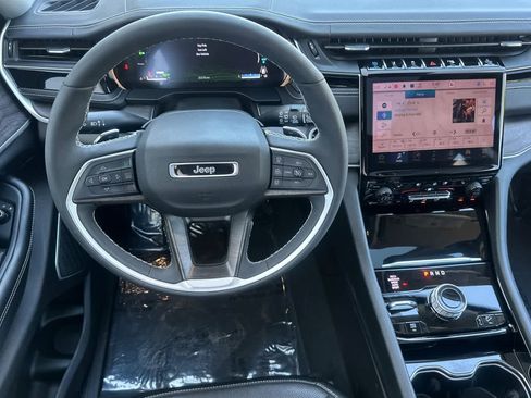 Certified 2022 Jeep Grand Cherokee Limited 4xe w/ Luxury Tech Group II AWD/4WD image 14
