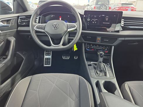 Used 2025 Volkswagen Jetta Sport image 27