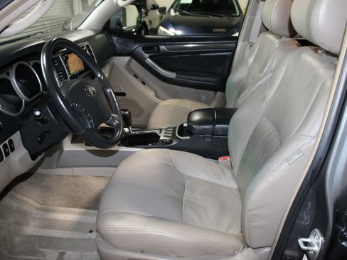Used 2004 Toyota 4Runner Limited w/ Preferred Accessory Pkg RWD image 20