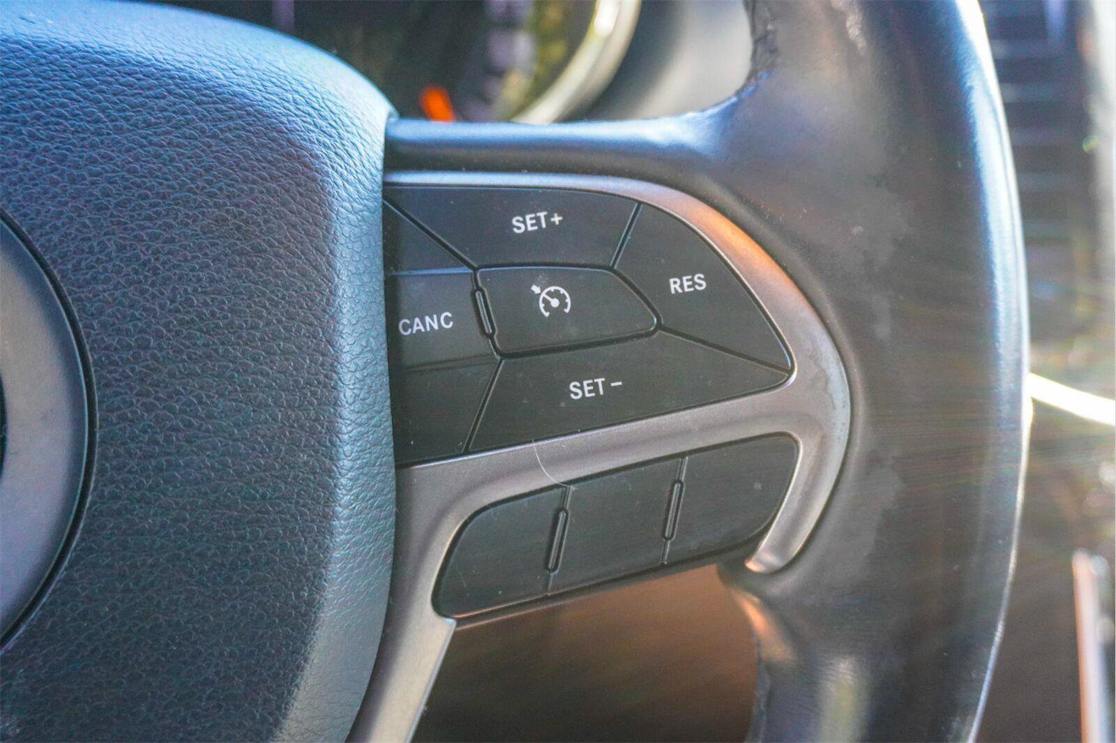 Used 2020 Jeep Grand Cherokee Altitude RWD image 30