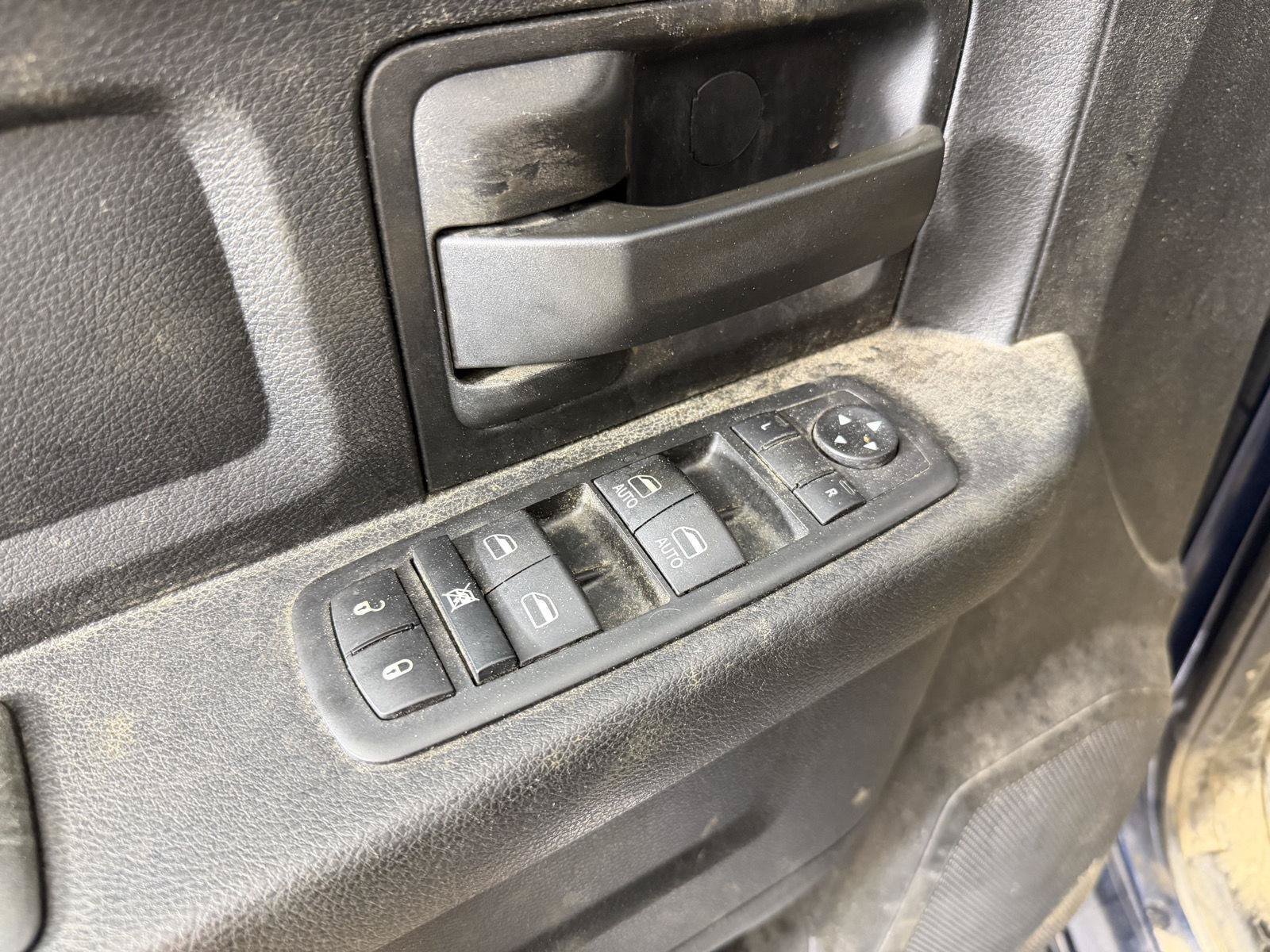 Used 2022 RAM 2500 Tradesman w/ Chrome Appearance Group AWD/4WD image 18