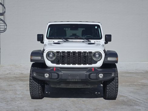 Used 2024 Jeep Wrangler Unlimited Rubicon image 3