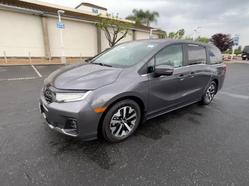 Certified 2025 Honda Odyssey EX-L image 4