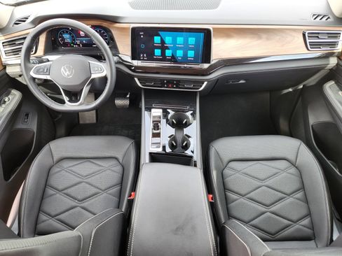 Used 2025 Volkswagen Atlas SE FWD image 32