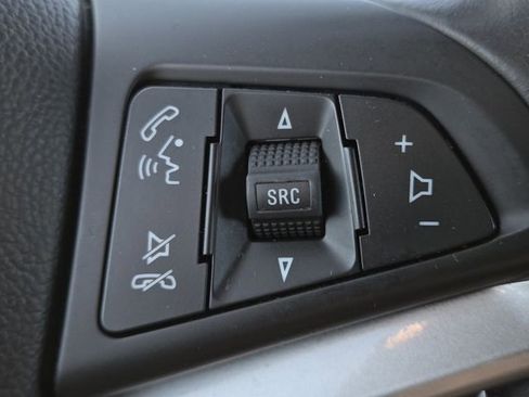 Used 2022 Chevrolet Trax LT w/ LT Convenience Package image 9