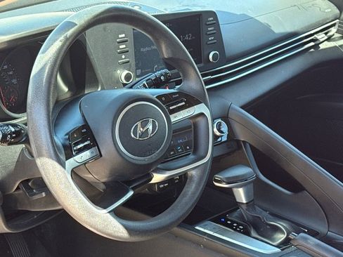 Used 2021 Hyundai Elantra SEL image 16