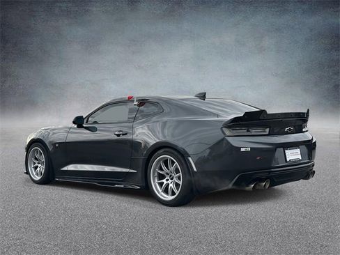 Used 2018 Chevrolet Camaro LT image 4