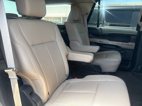 Used 2023 Ford Expedition XLT RWD image 7