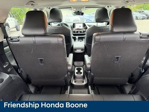 Used 2020 Toyota Highlander XLE AWD/4WD image 44