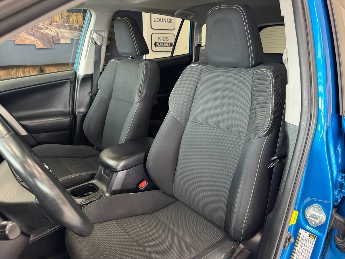 Used 2016 Toyota RAV4 XLE AWD/4WD image 13