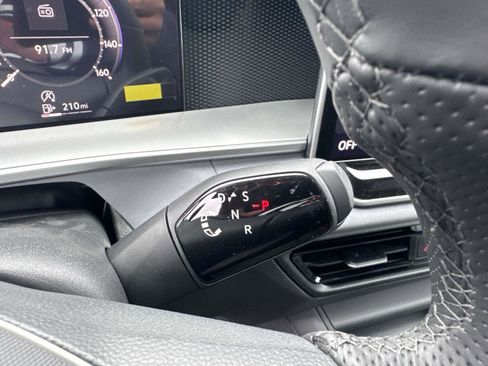 New 2026 Volkswagen Tiguan SE R-Line FWD image 19