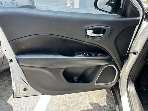 Used 2020 Jeep Compass Latitude FWD image 16