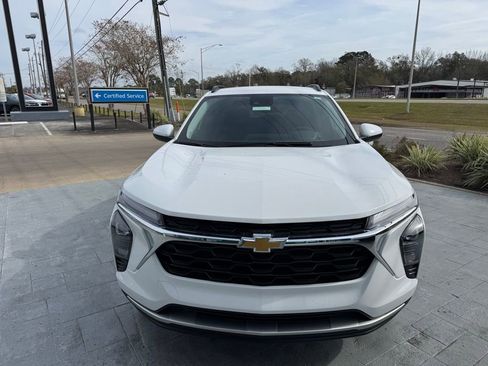 New 2026 Chevrolet Trax LT w/ Driver Confidence Package image 2