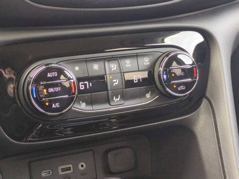 Used 2023 Buick Encore GX Select w/ Sport Touring Package image 18