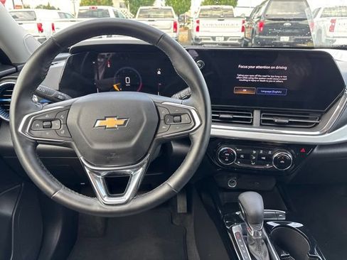 Used 2025 Chevrolet Trax LT w/ LT Convenience Package FWD image 16