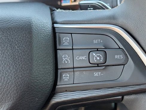 Used 2024 Jeep Grand Cherokee L Laredo image 16