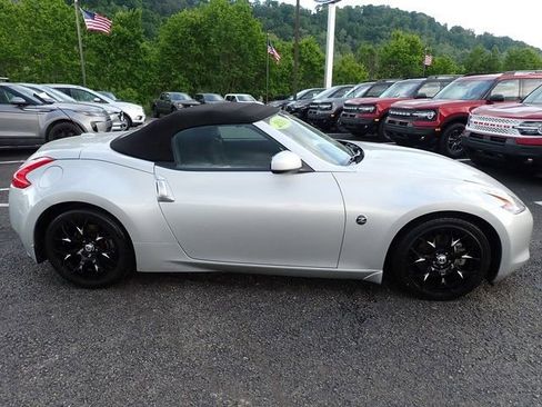 Used 2010 Nissan 370Z Roadster RWD image 9
