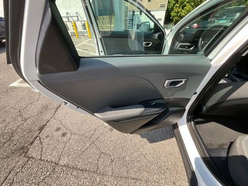 Used 2025 Kia K4 LXS image 25