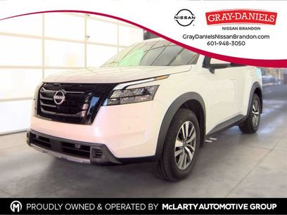 Used 2025 Nissan Pathfinder SL w/ Black Appearance Package