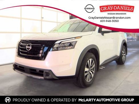 Certified 2025 Nissan Pathfinder SL w/ Black Appearance Package FWD image 1