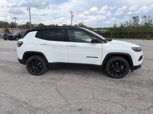Used 2023 Jeep Compass Altitude image 4