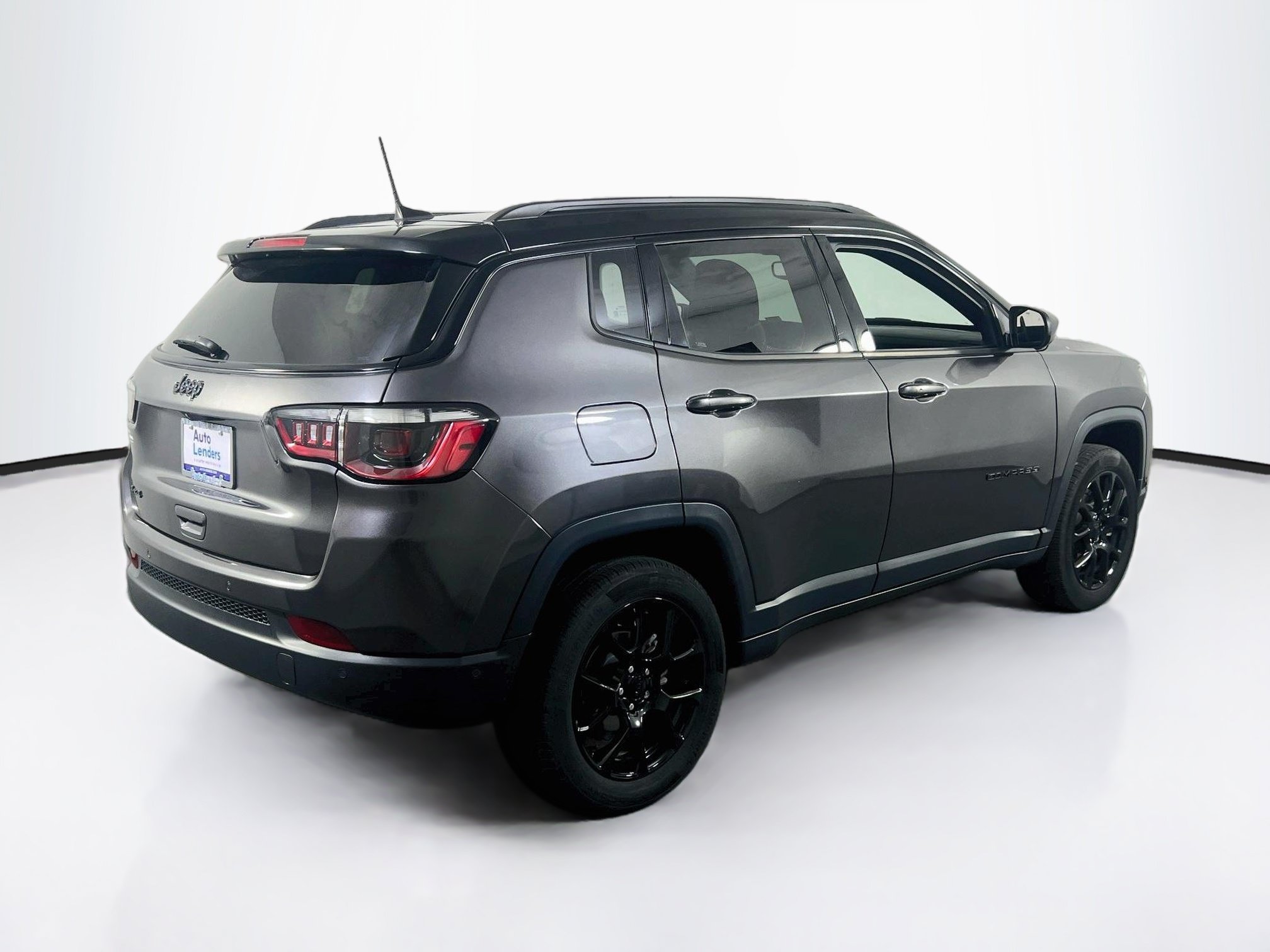 Used 2023 Jeep Compass Latitude w/ Sun and Sound Group AWD/4WD image 5