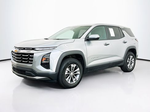 Used 2025 Chevrolet Equinox LT AWD/4WD image 3