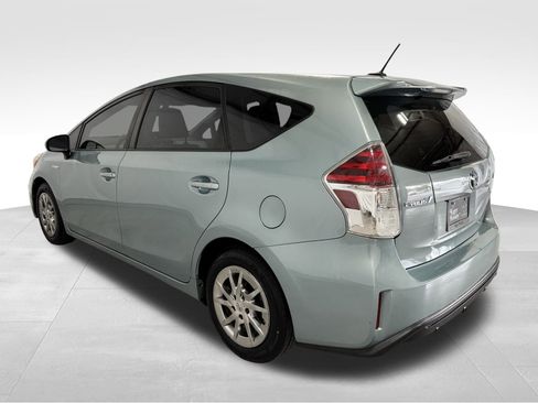 Used 2016 Toyota Prius V image 8