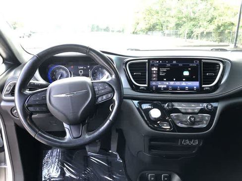 Used 2021 Chrysler Pacifica Touring-L w/ S Appearance Package AWD/4WD image 22