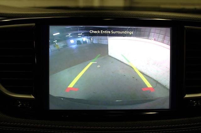 Certified 2025 Chrysler Pacifica Limited FWD image 21