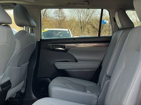 Used 2023 Toyota Highlander Limited image 20