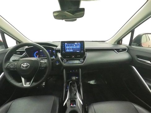 Used 2022 Toyota Corolla Cross XLE image 23