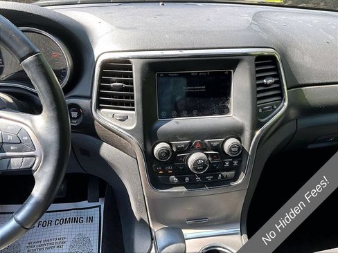 Used 2018 Jeep Grand Cherokee Laredo AWD/4WD image 6