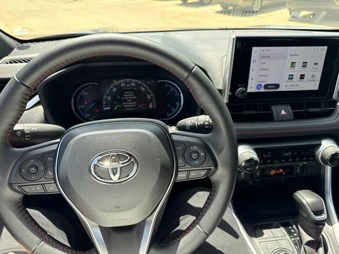 Used 2025 Toyota RAV4 SE w/ Weather & Moonroof Package AWD/4WD image 19